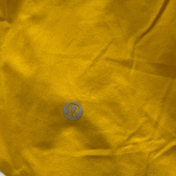 Lululemon Always Airy Run Short 3.5" Inseam in Honeycomb Golden Yellow Size 6 - Picture 8 of 9